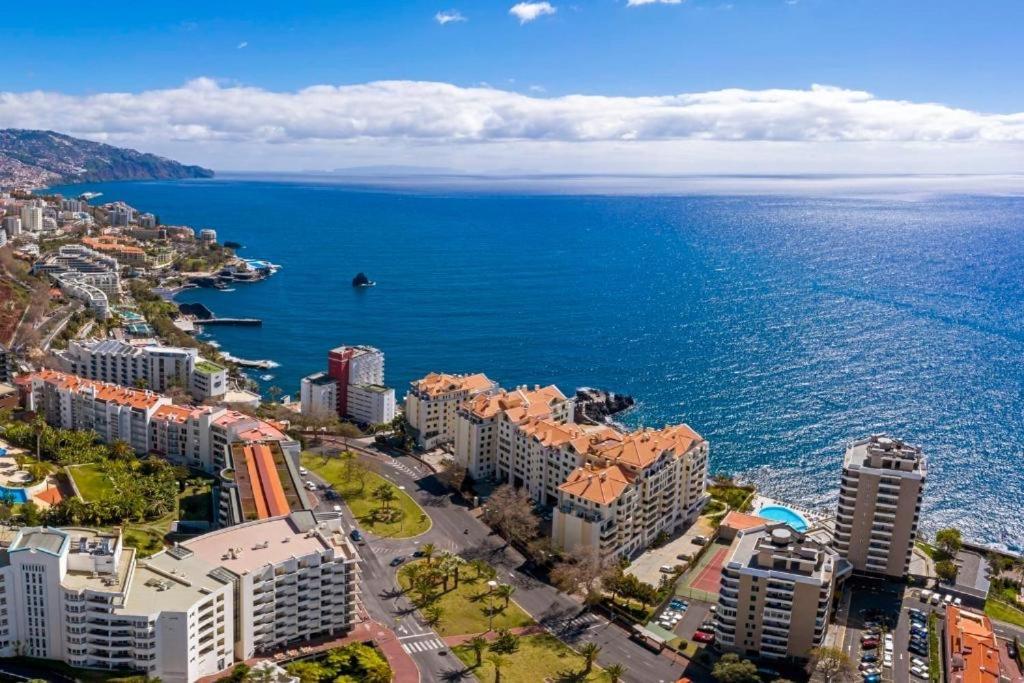 Blue Sky Apartment With Pool By Hr Madeira Фуншал Екстер'єр фото